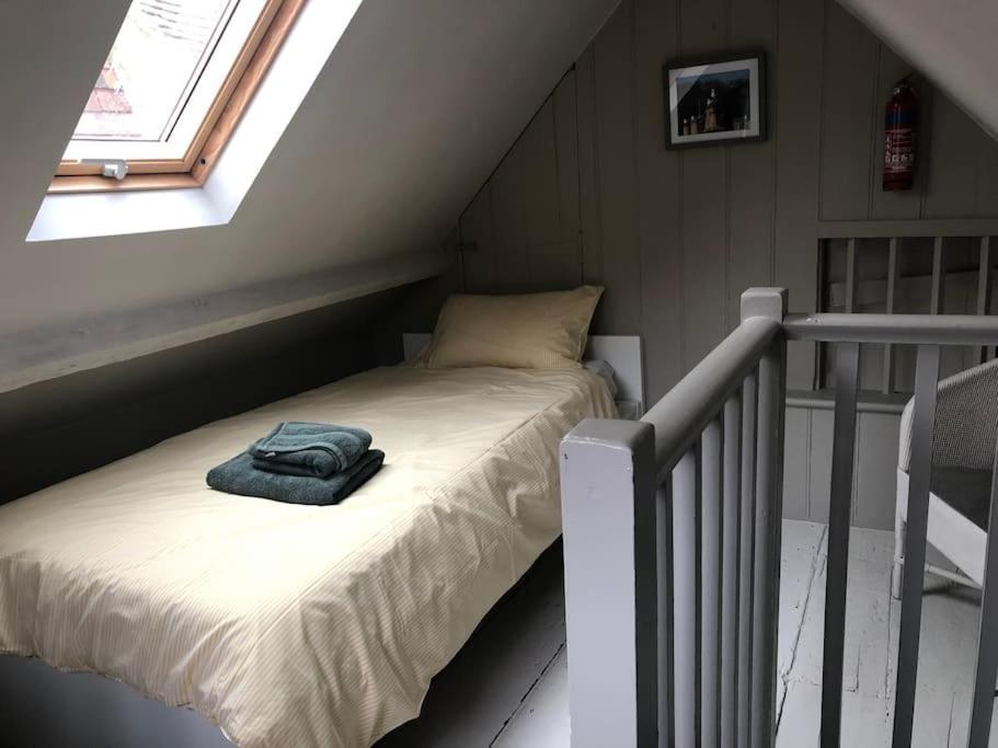 Hastings Old Town. Cottage - By The Sea Екстериор снимка